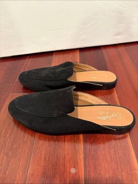 Seychelles Suede Between Us Flat Mules Black Suede Women’s Size 7.5 Leather